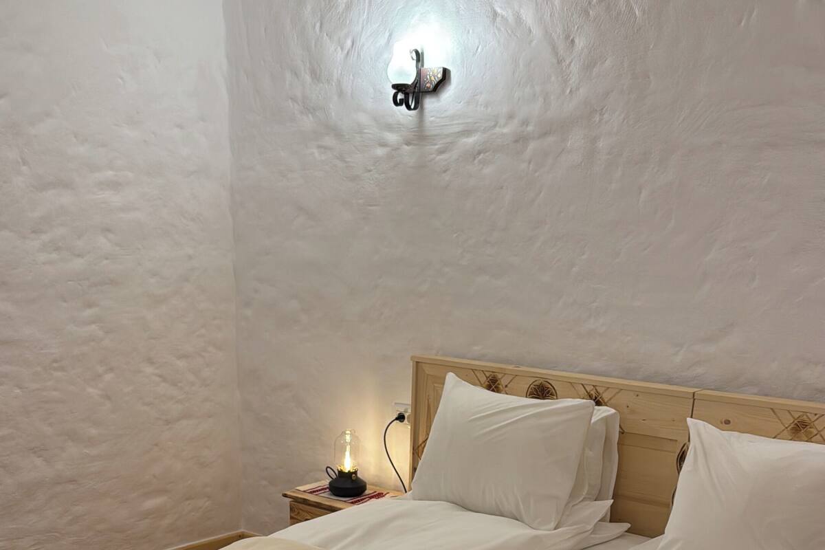 Simple Traditional House | Free WiFi, bed sheets