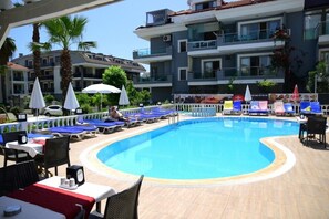 Eenvoudig appartement, balkon, uitzicht op de stad | Woonruimte