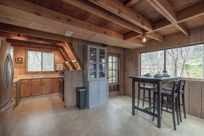 Fridge, microwave, oven, stovetop - Dragonfly Dreams by Innsbrook Vacations! (Innsbrook)