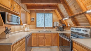 雪櫃、微波爐、焗爐、爐具