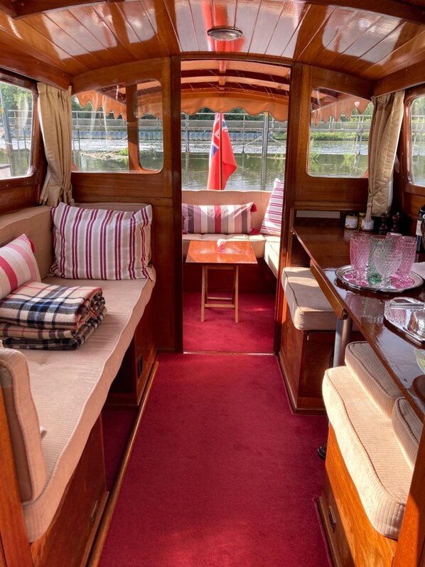 Apartment - Private Boat Hire on the River Thames (Henley-on-Thames)