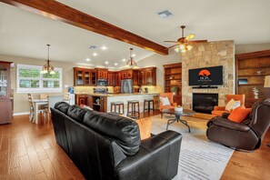 Télévision, cheminée