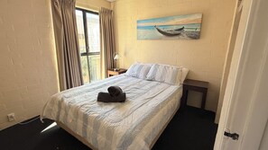 3 chambres, fer et planche à repasser, Wi-Fi, draps fournis