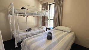 3 chambres, fer et planche Ă repasser, Wi-Fi, draps fournis