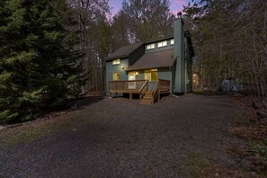 Exterior - Cozy - Rustic - Romantic (Coolbaugh Township)