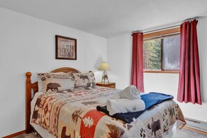 3 bedrooms, free WiFi, bed sheets - Cozy - Rustic - Romantic (Coolbaugh Township)