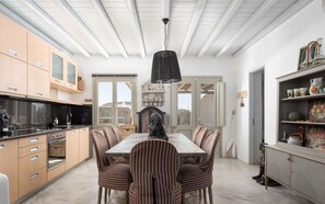 Villa - havsutsikt | Eget kök | Stort kylskåp, mikrovågsugn, ugn och diskmaskin