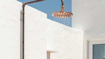 Deluxe-Doppelzimmer, Terrasse | Dusche im Bad