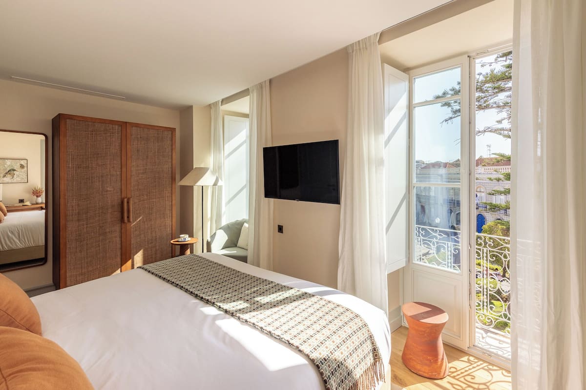 Habitación Deluxe doble | 1 dormitorio, caja fuerte, cortinas opacas y sistema de insonorización