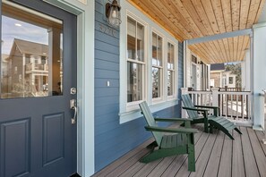Property grounds - Seabrook's Huey's Hideaway: Ocean Views, Steps From Town Center! (Pacific Beach)