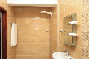 Standard Single Room, Balcony | Bathroom | Shower, bathrobes, slippers, towels - Shanvilla Resort Ltd (Maragua)