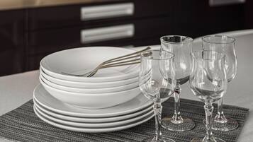 Departamento, patio | Cocina privada | Refrigerador, horno, parrilla de estufa y lavavajillas