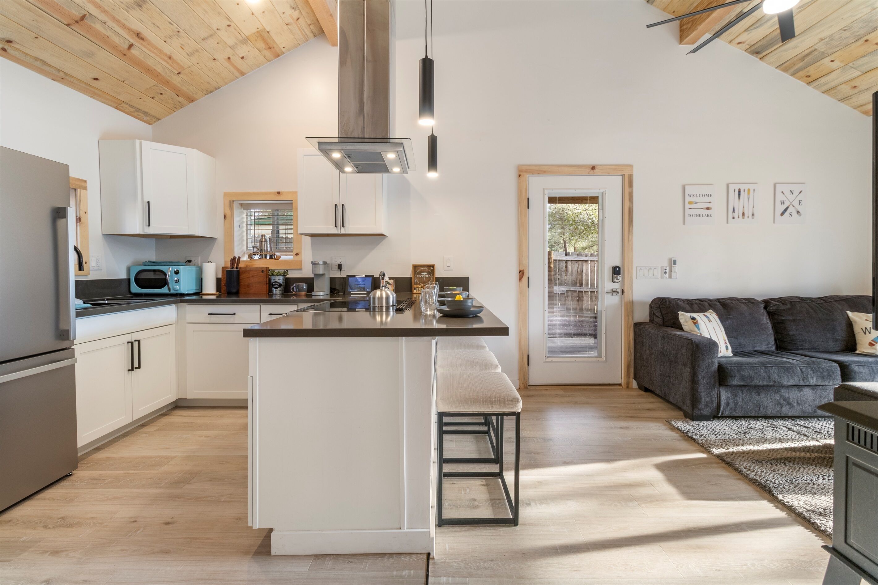 Geladeira, micro-ondas, fogão, cooktop