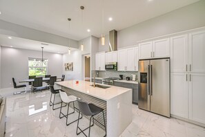 Interior - Pets Welcome - Home on 2.5 Acres in Naples! (Naples)