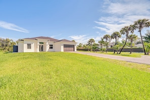 Interior - Pets Welcome - Home on 2.5 Acres in Naples! (Naples)
