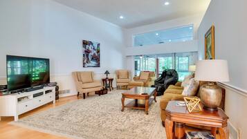 House (4 Bedrooms) | Interior