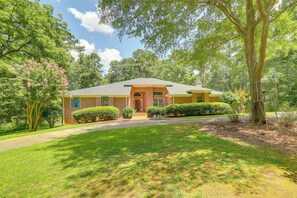 House (4 Bedrooms) | Interior - 4 Mi to Uga: Pet-friendly Home in Athens (Watkinsville)