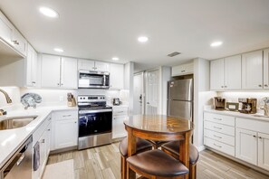 Apartment (2 Bedrooms) | Interior - Steps to Beach & Boardwalk: Condo in Port Aransas! (Port Aransas)