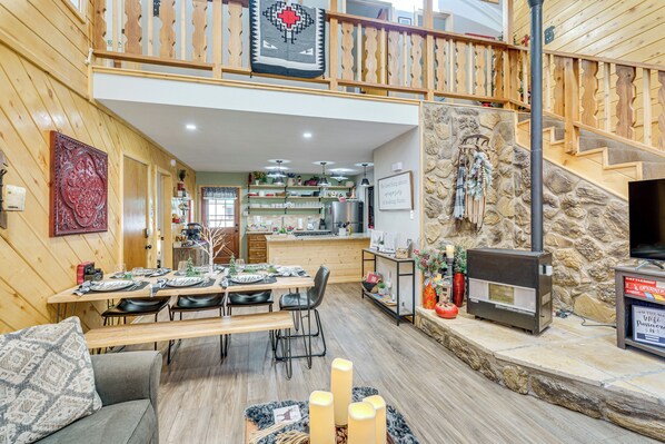 Apartment (3 Bedrooms) | Interior - < 1 Mi to Skiing: Family-friendly Red River Haven (Red River)