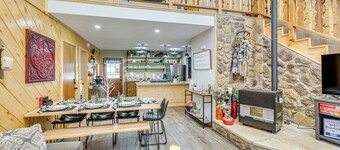 < 1 Mi to Skiing: Family-friendly Red River Haven