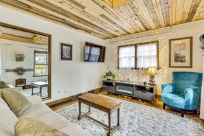 Interior - Walk to Downtown: Eclectic Wisconsin Dells Home (Wisconsin Dells)