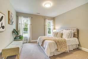 Interior - 4 Mi to Wrightsville Beach: Townhome in Wilmington (Wilmington)