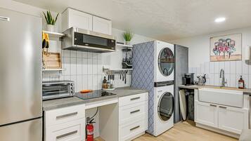 Apartment (0 Bedroom) | Interior