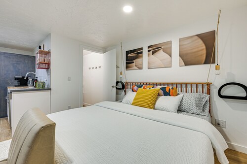 Pet-friendly Studio w/ Fire Pit in Olympia!