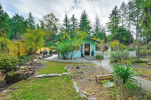 Pet-friendly Studio w/ Fire Pit in Olympia!