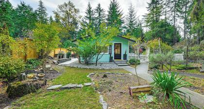 Pet-friendly Studio w/ Fire Pit in Olympia!