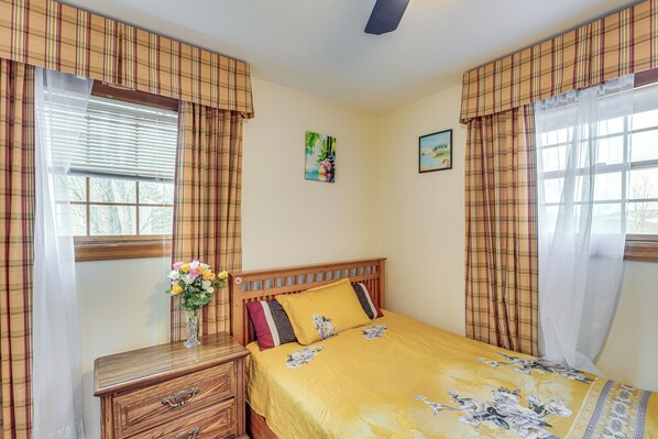 House (3 Bedrooms) | Interior - Monroe Home Near Legoland & State Parks! (Monroe)