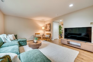House (5 Bedrooms) | Interior