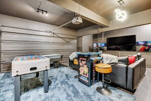 House (5 Bedrooms) | Interior