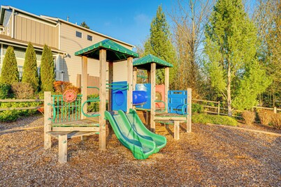 Game Room & Deck: Family-friendly Tumwater Gem