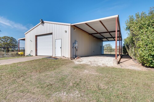 2 Mi to 7f Lodge & Events: Rural Retreat!