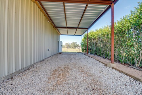 2 Mi to 7f Lodge & Events: Rural Retreat!