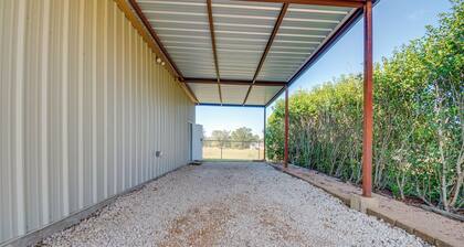 2 Mi to 7f Lodge & Events: Rural Retreat!