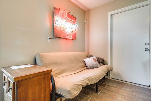 2 Mi to 7f Lodge & Events: Rural Retreat!