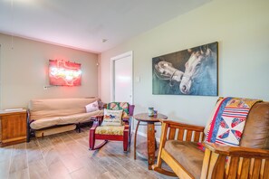 Interior - 2 Mi to 7f Lodge & Events: Rural Retreat! (College Station)