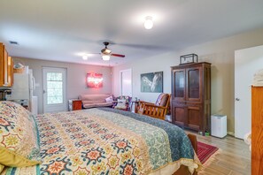 Interior - 2 Mi to 7f Lodge & Events: Rural Retreat! (College Station)