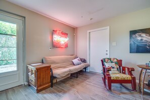 Apartment (0 Bedroom) | Interior - 2 Mi to 7f Lodge & Events: Rural Retreat! (College Station)