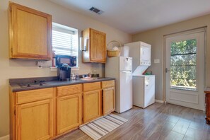 Apartment (0 Bedroom) | Interior - 2 Mi to 7f Lodge & Events: Rural Retreat! (College Station)