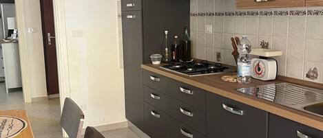 Kühlschrank, Ofen, Herdplatte, Geschirrspüler