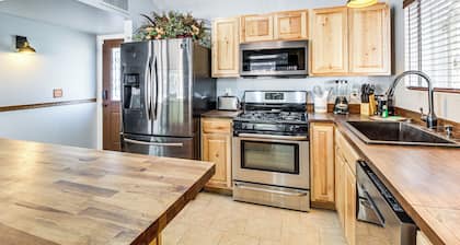 8 Mi to Linda Vista Trail: Tucson Home w/ Patio