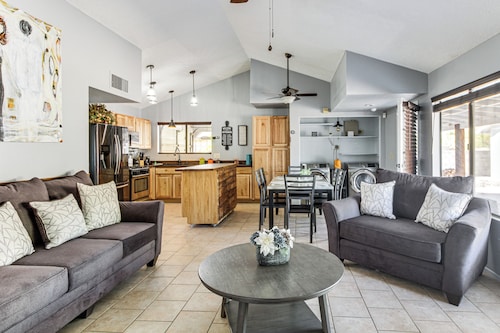 8 Mi to Linda Vista Trail: Tucson Home w/ Patio