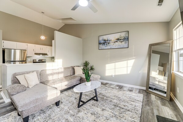 Apartemen (2 Bedrooms) | Area keluarga | TV dan perapian