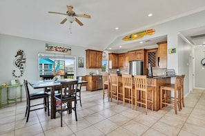 House, 3 Bedrooms | Dining - Outlaw's Inn 3 Bedroom Home (Port Bolivar)