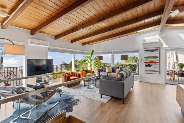 Living area - Serene Oceanview Escape With Expansive Deck 3 Bedroom Home (Half Moon Bay)