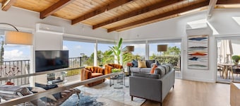 180-Degree Ocean Views Deck + Hillside