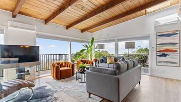 House, 3 Bedrooms | Living area | Streaming services